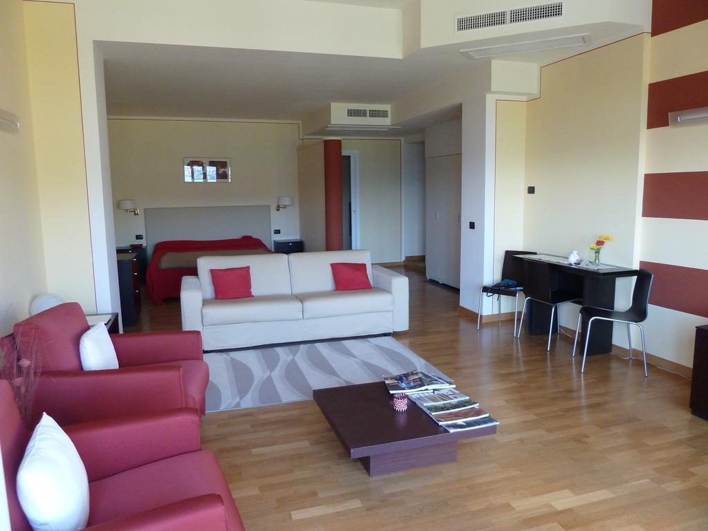 Hotel Residence La Luna Nel Porto Στρέσα Εξωτερικό φωτογραφία