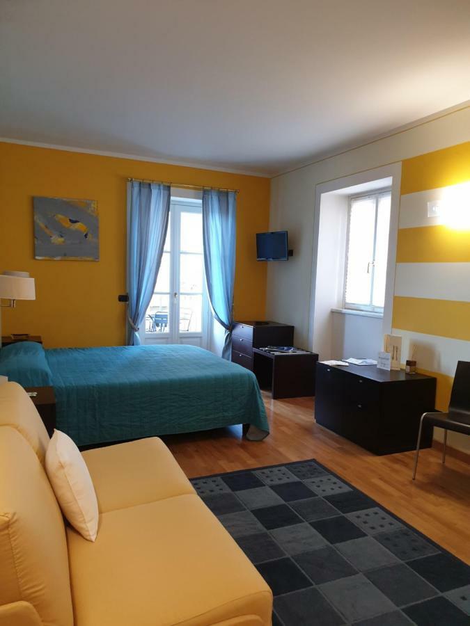 Hotel Residence La Luna Nel Porto Στρέσα Εξωτερικό φωτογραφία