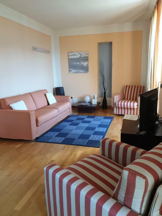Hotel Residence La Luna Nel Porto Στρέσα Εξωτερικό φωτογραφία